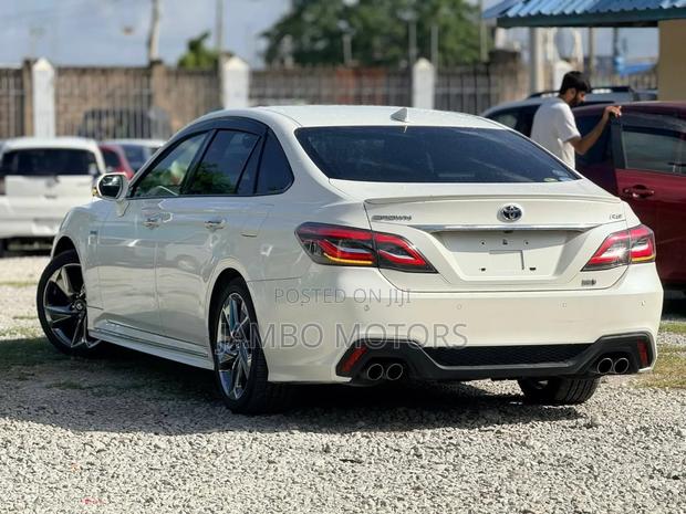 Toyota Crown 2019