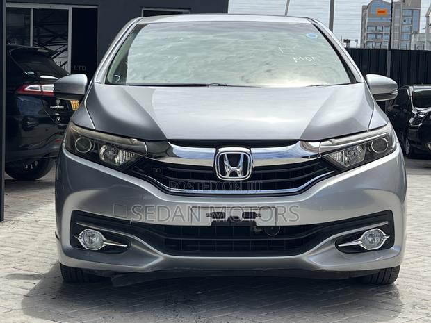 Honda Fit Shuttle 2019 Silver