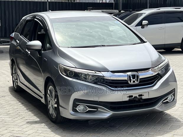 Honda Fit Shuttle 2019 Silver