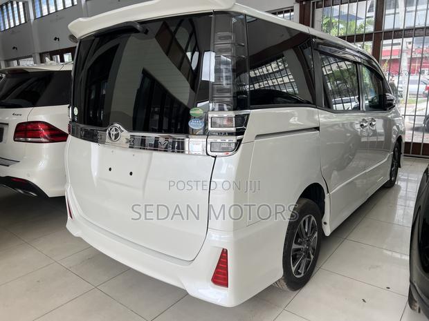 Toyota Voxy 2019 White