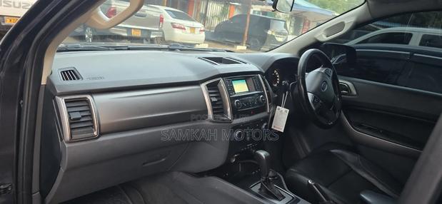 Ford Everest 2019 Gray