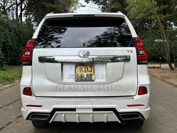 Toyota Land Cruiser Prado 2016 White