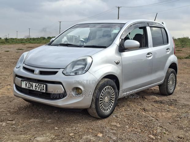 Toyota Passo 2015 Silver