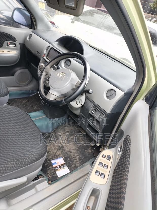 Toyota Sienta 2010 Green