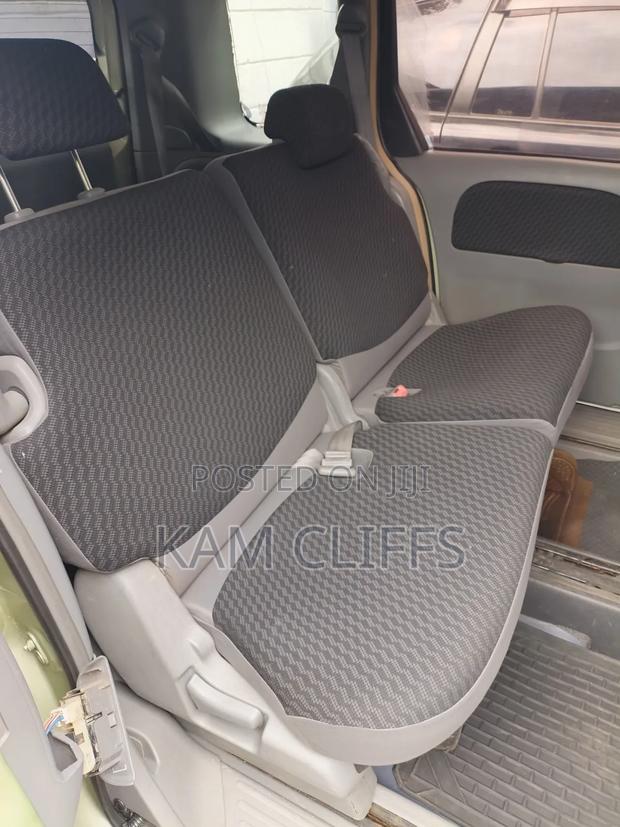 Toyota Sienta 2010 Green