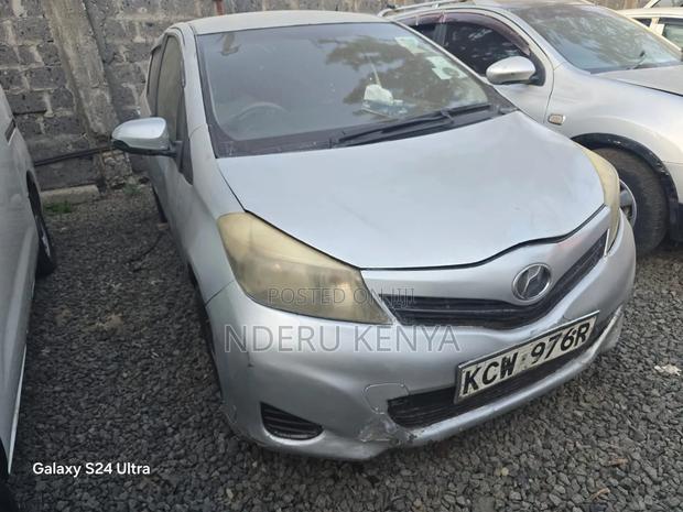 Toyota Vitz 2012 Silver