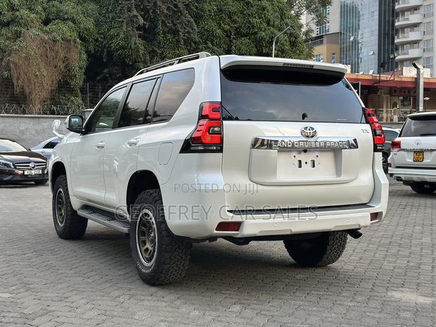 Toyota Land Cruiser Prado 2.8 2019 White