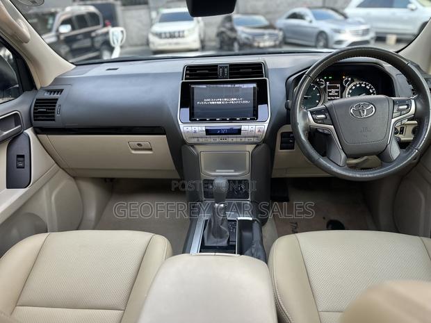 Toyota Land Cruiser Prado 2.8 2019 White