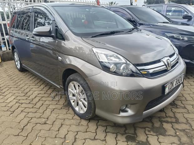 Toyota ISIS 1.8 L G-edition 2WD 2015 Gray