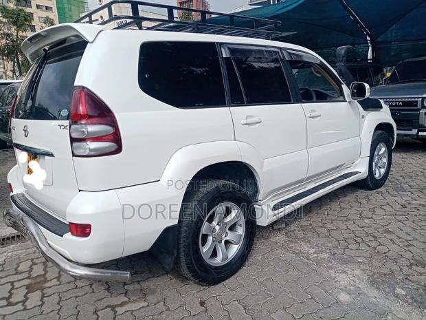 Toyota Land Cruiser Prado 2004 White