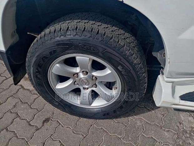 Toyota Land Cruiser Prado 2004 White