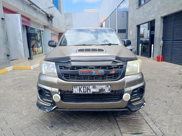 Toyota Hilux 2015 Gray
