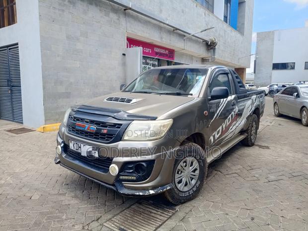Toyota Hilux 2015 Gray
