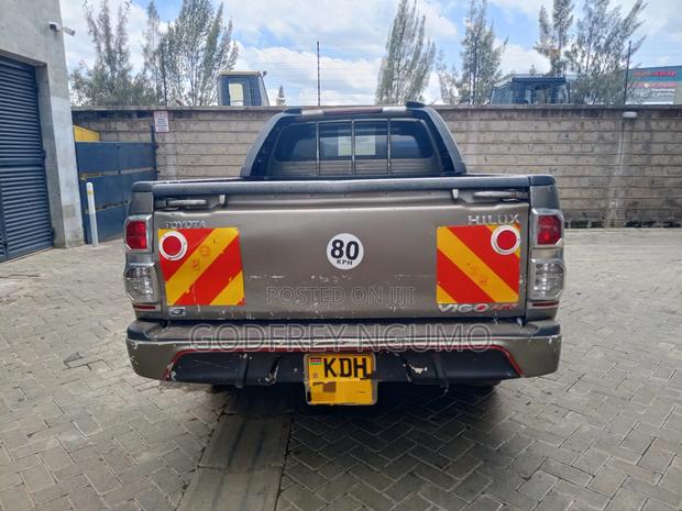 Toyota Hilux 2015 Gray