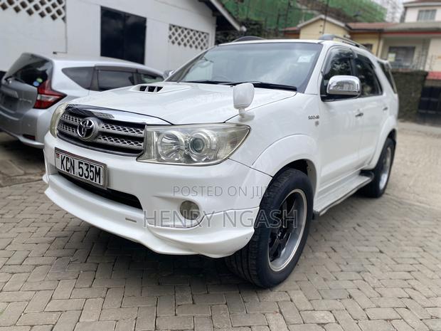 Toyota Fortuner 2010 Pearl