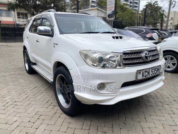 Toyota Fortuner 2010 Pearl
