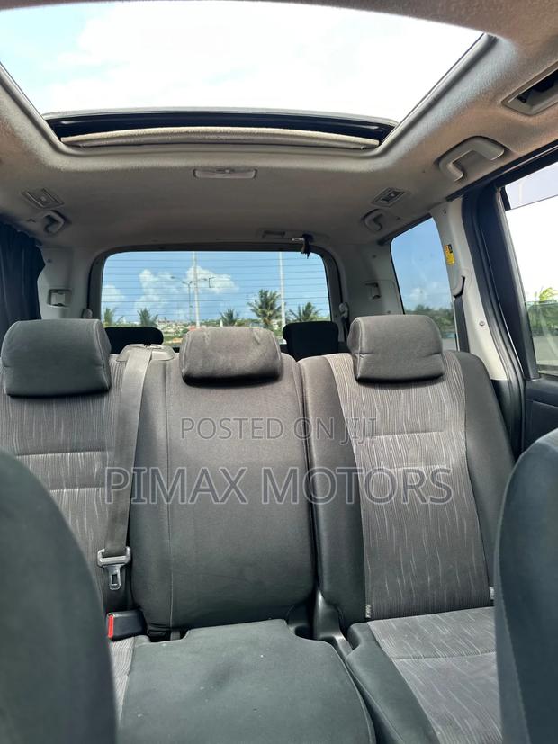 Toyota Noah 2011 Gray
