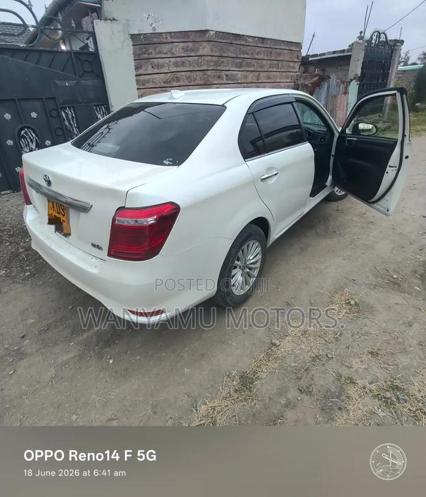 Toyota Sienta 2017 White