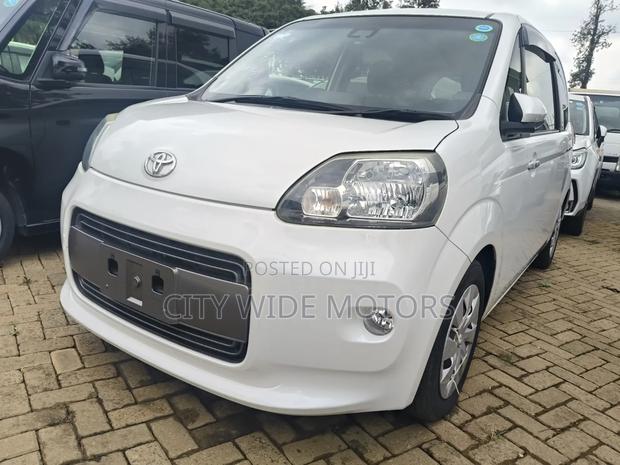 Toyota Porte 2019 White