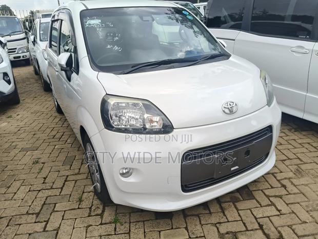 Toyota Porte 2019 White