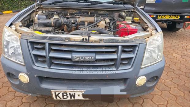 Isuzu D-MAX 2013 Gray