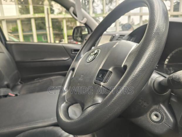 Toyota HiAce 2018 Blue