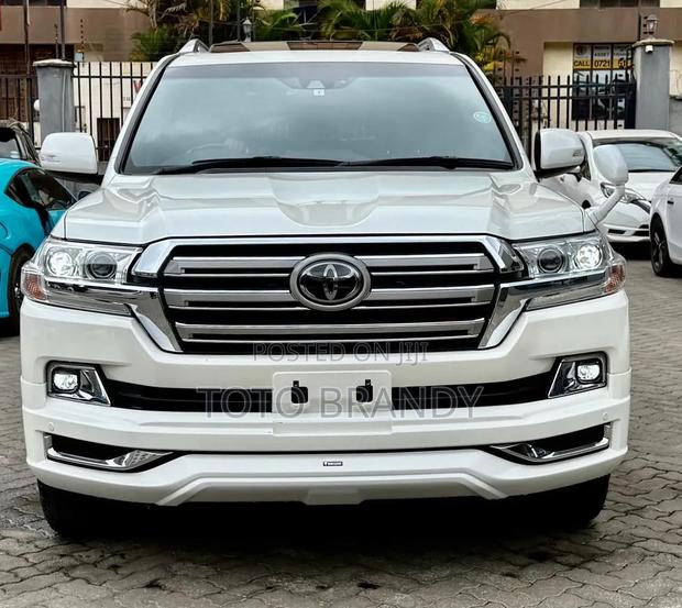 Toyota Land Cruiser 2019 White
