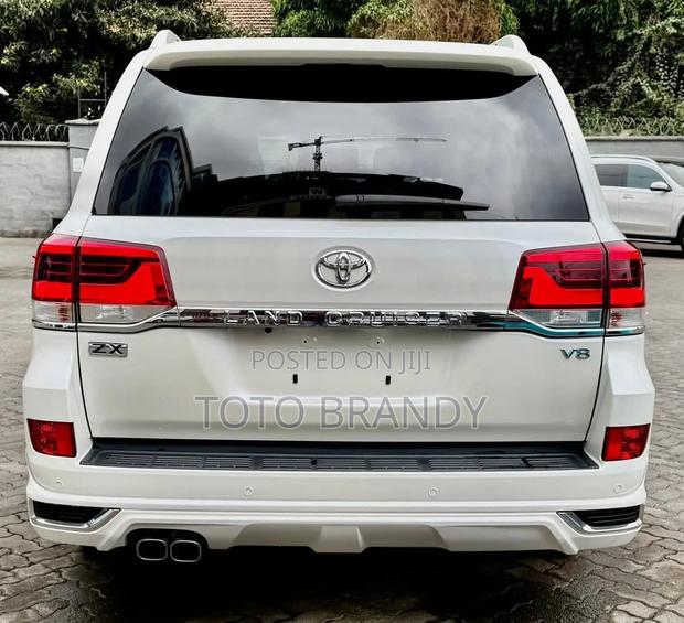 Toyota Land Cruiser 2019 White