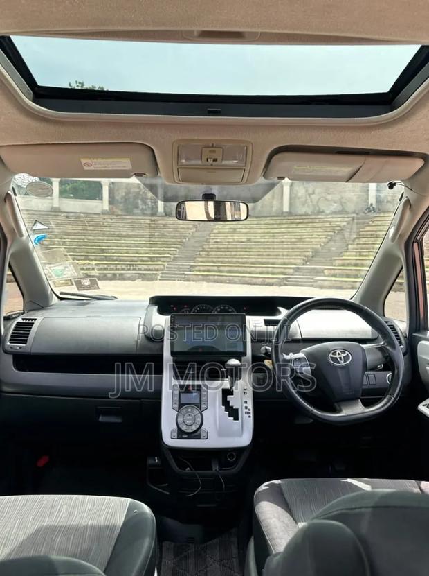 Toyota Noah 2011 Gray