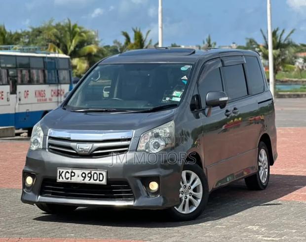 Toyota Noah 2011 Gray