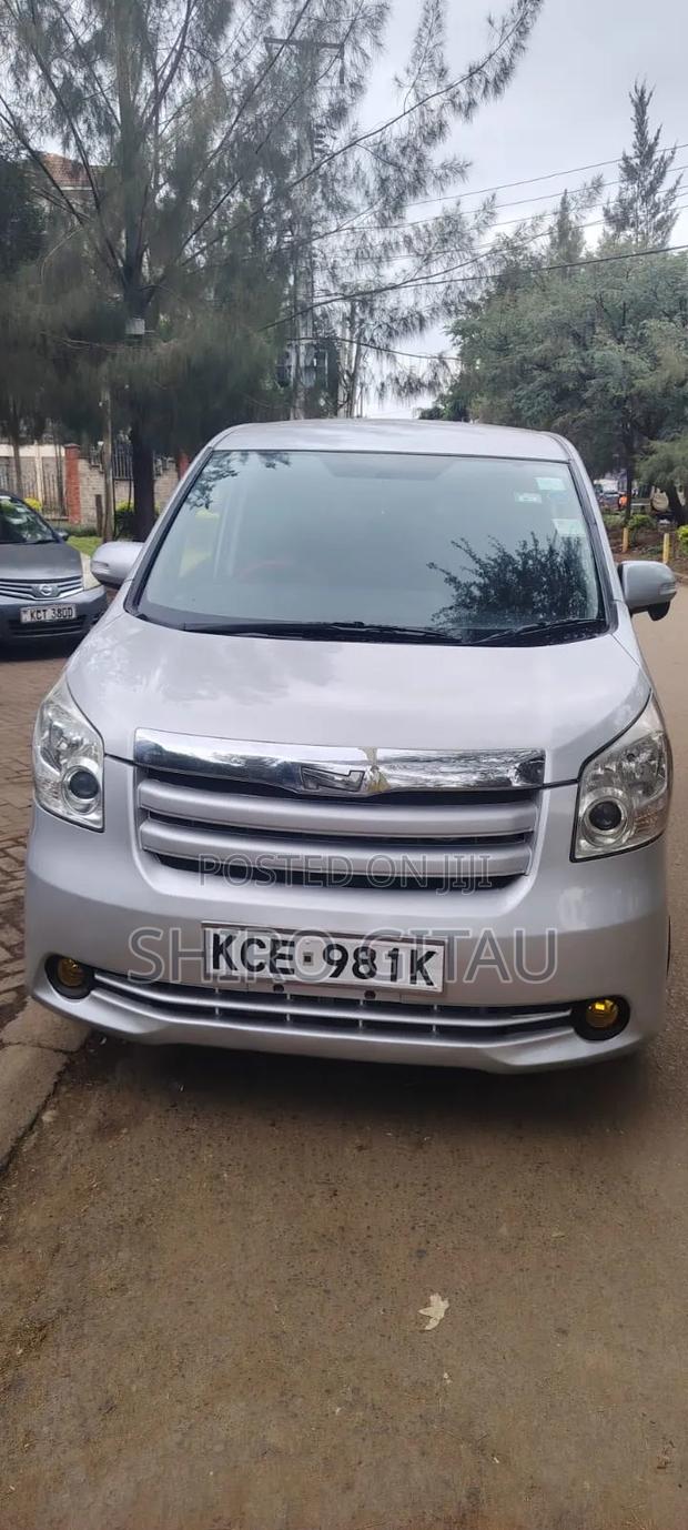 Toyota Noah 2008 Silver