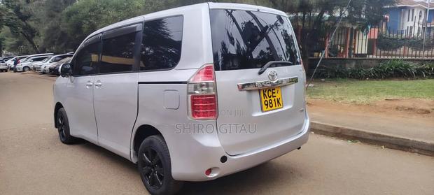 Toyota Noah 2008 Silver