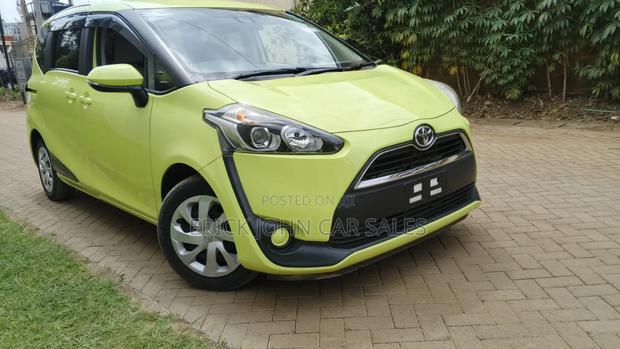Toyota Sienta 2019 Yellow