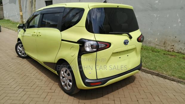 Toyota Sienta 2019 Yellow