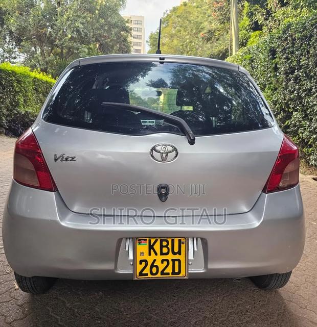Toyota Vitz 2006 Silver