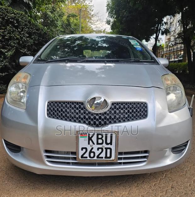 Toyota Vitz 2006 Silver