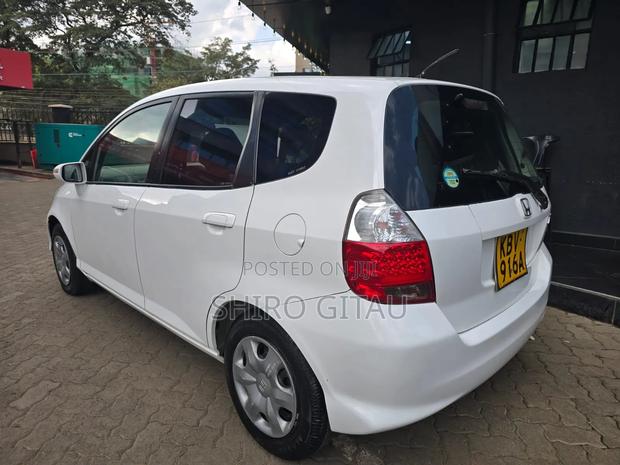 Honda Fit Aria 2005 White