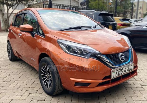 Nissan Note 2018 Orange