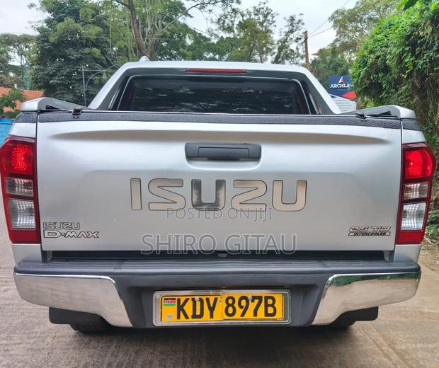 Isuzu D-MAX 2024 Gray
