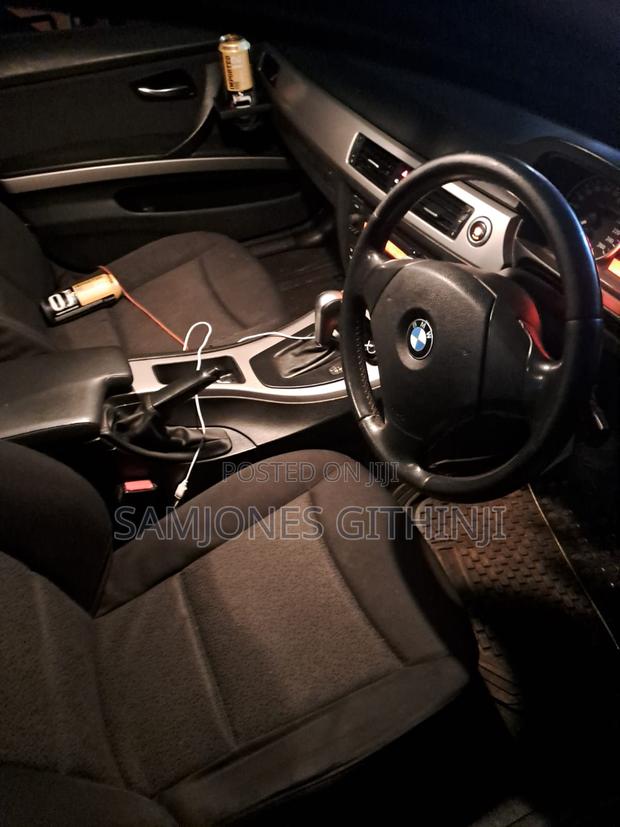 BMW 320i Sedan RWD 2007 White