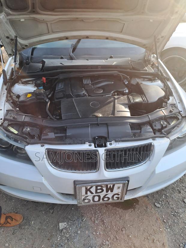BMW 320i Sedan RWD 2007 White