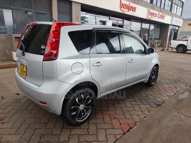 Nissan Note 2011 Silver