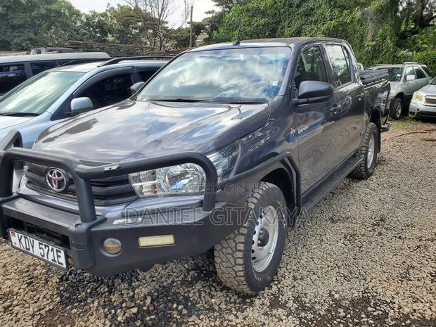 Toyota Hilux 2021 Black