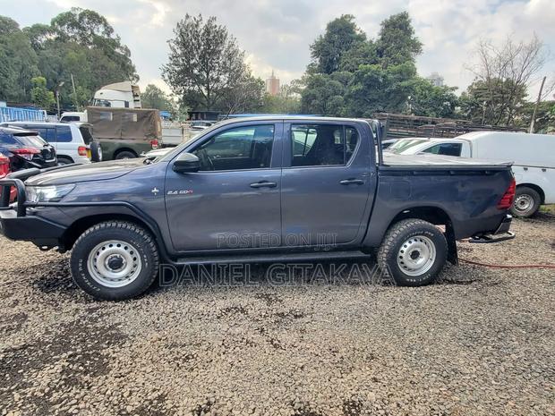 Toyota Hilux 2021 Black