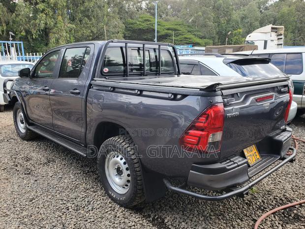 Toyota Hilux 2021 Black