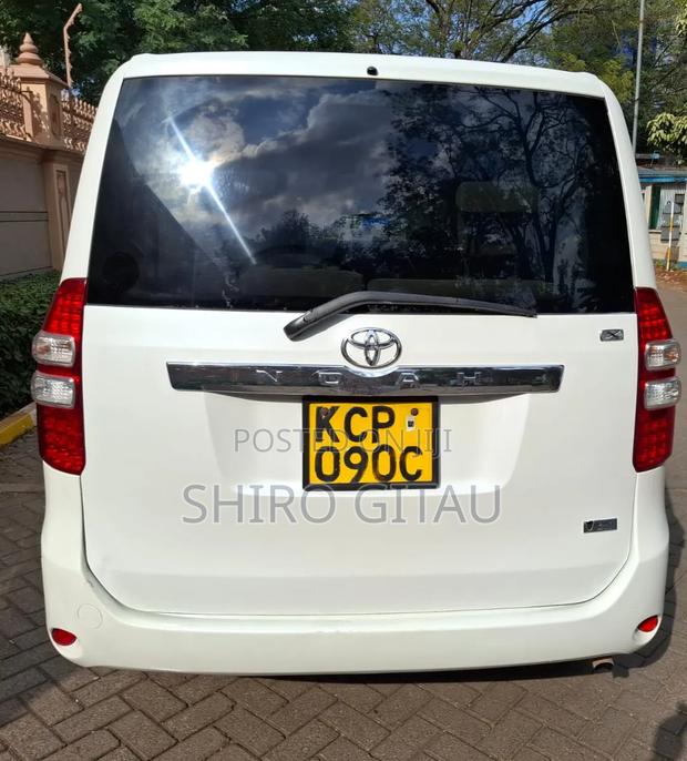 Toyota Noah 2012 White