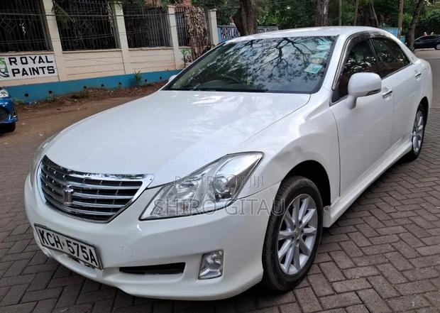 Toyota Crown 2009 White