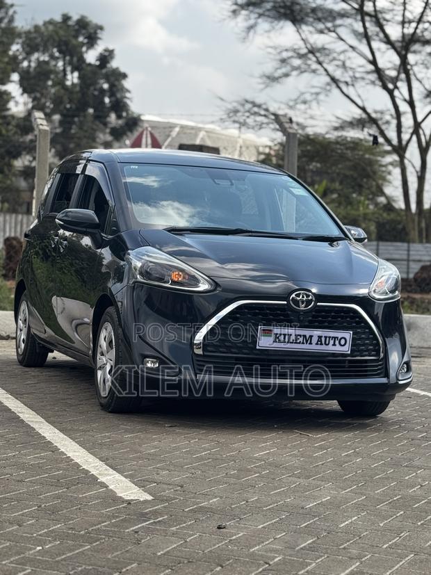 Toyota Sienta 1.5 AWD 2019 Black