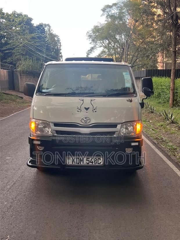 Toyota HiAce 2016 White