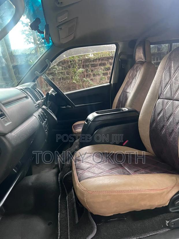 Toyota HiAce 2016 White